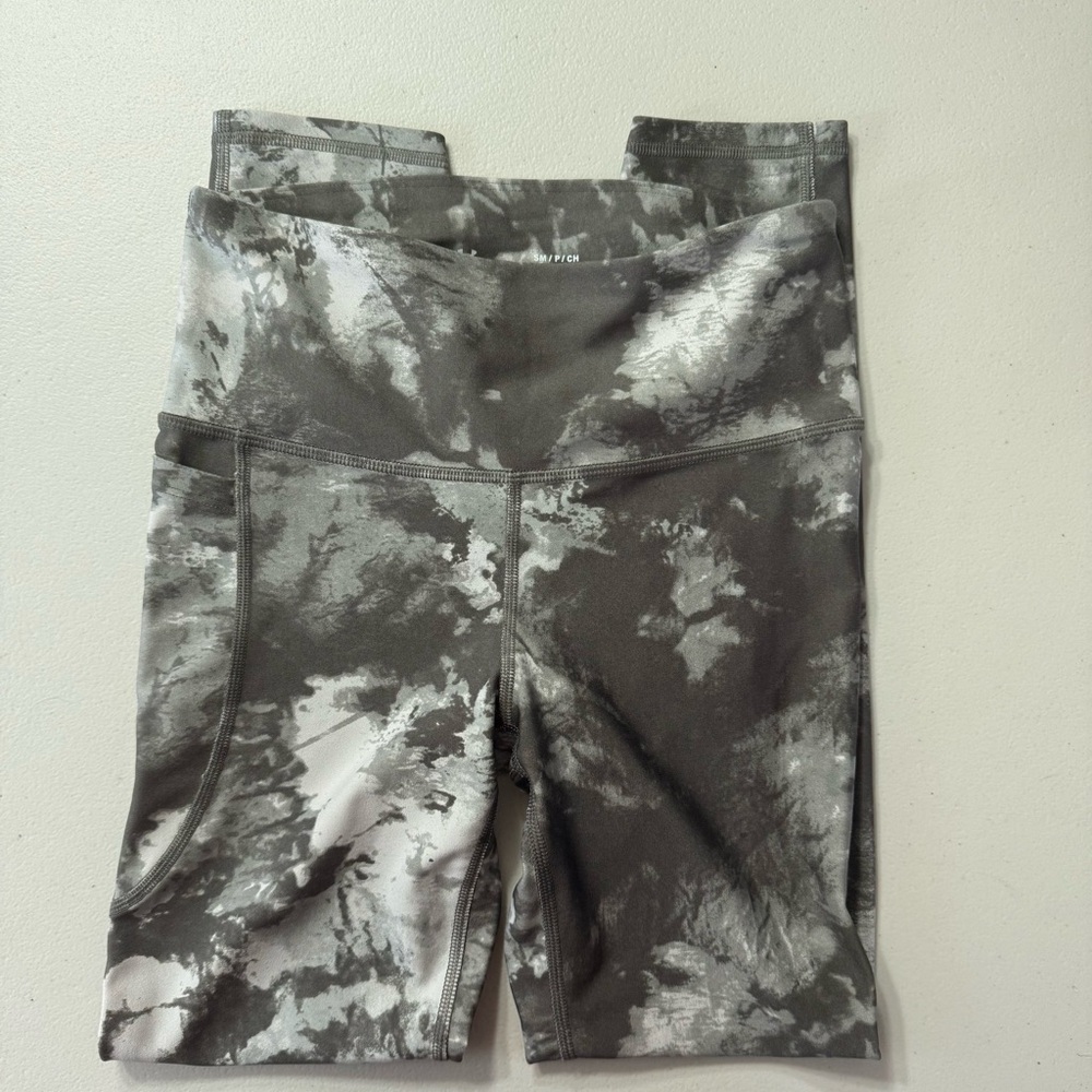Under Armour compression Black and White Patterned Leggings